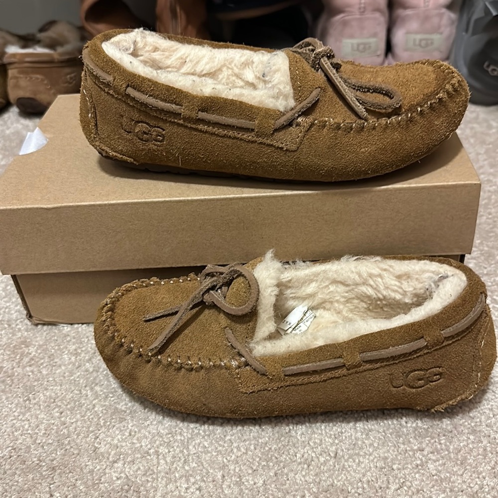 Ugg size 1 kids Dakota Moc